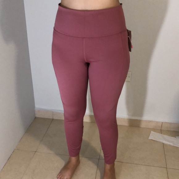 All in motion High rise leggin.   Size 7/8. Or Large - Picture 6 of 8